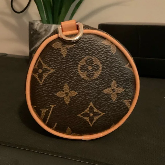 Louis Vuitton Brown Monogram Crossbody Bag with Gold Hardware - Picture 3 of 3